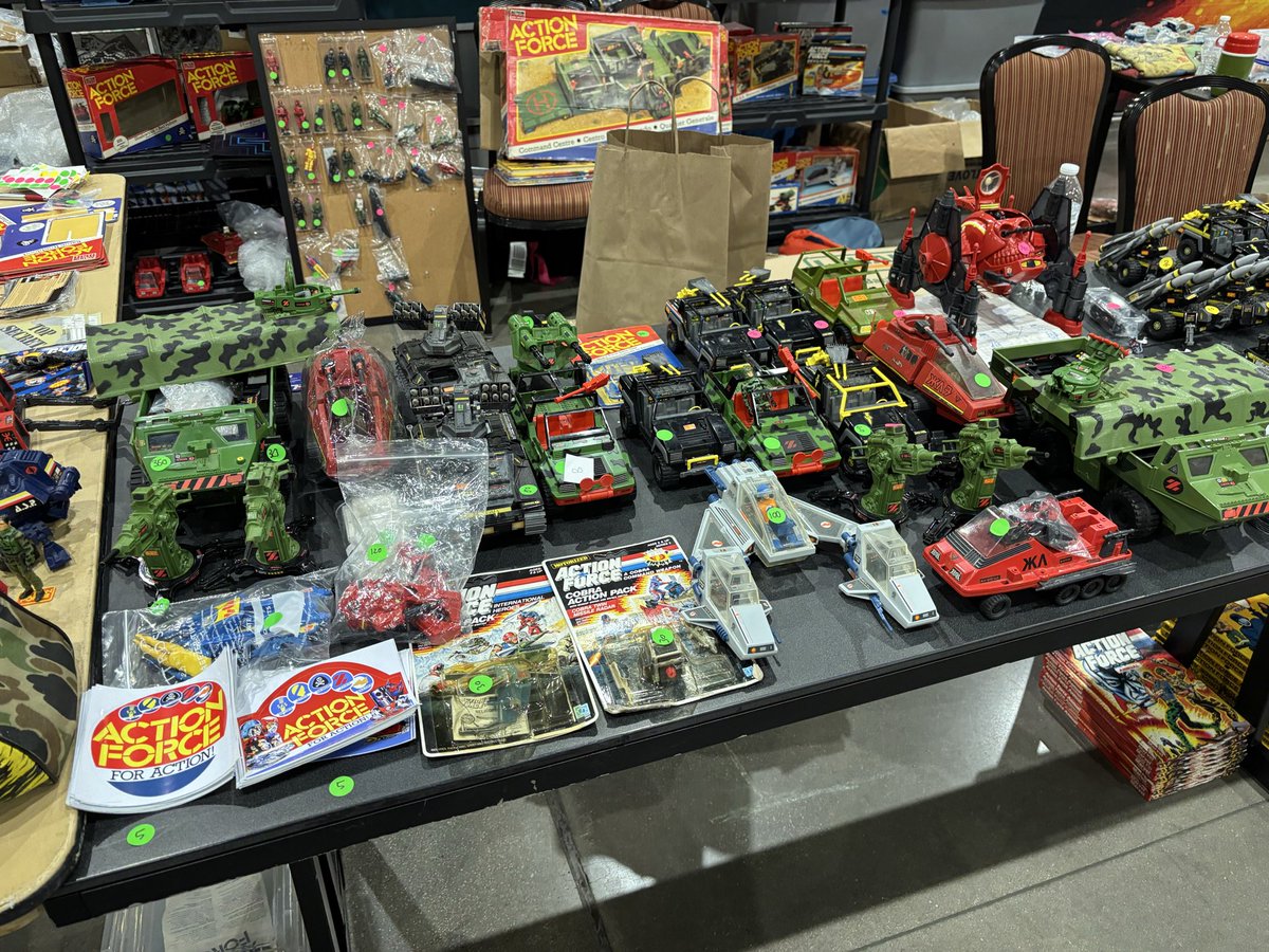 StephenP1Kelly's tweet photo. @GIJoeRepairShop @JoefestToyComic That actually wasn’t our booth, 😄 but we were right beside those guys https://t.co/lsgNgQ9EEs