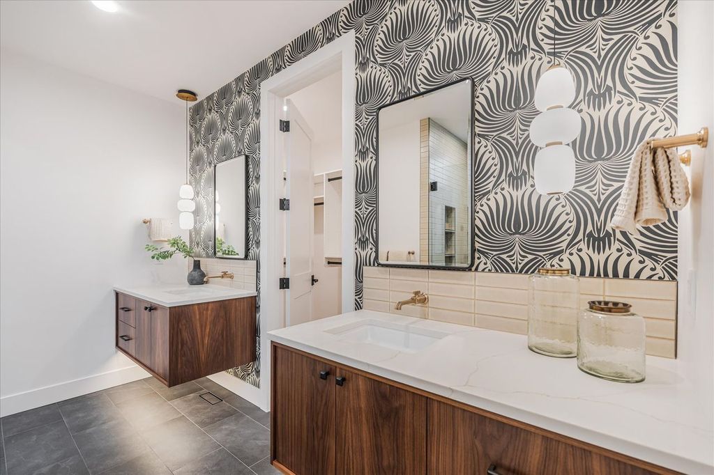 BriansCabinets's tweet image. Why we love a floating vanity:
✅ Easier to clean
✅ Makes the room look bigger
✅ Total aesthetic win

Beautiful home by Fusion Home Builders

#pnw #homesweethome #custommade #customcabinets #floatingvanity #bathroomdesign #welcomehome #madeforyou #InteriorDesign