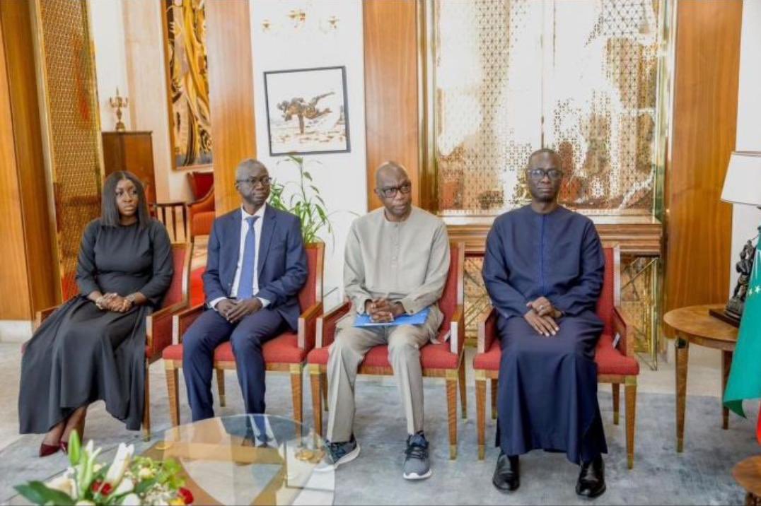 SENICOSA's tweet photo. Le Chef de l'État a reçu ce mardi à la Présidence de la République M. Abdoulaye Dia, Président-Directeur Général du Groupe SENICO, dans une audience qui marque un tournant dans la mobilisation du secteur privé national.

#Sénégal2050  #SENICO #sunumoomeel  #MadeInSenegal https://t.co/jDGv23UiTl