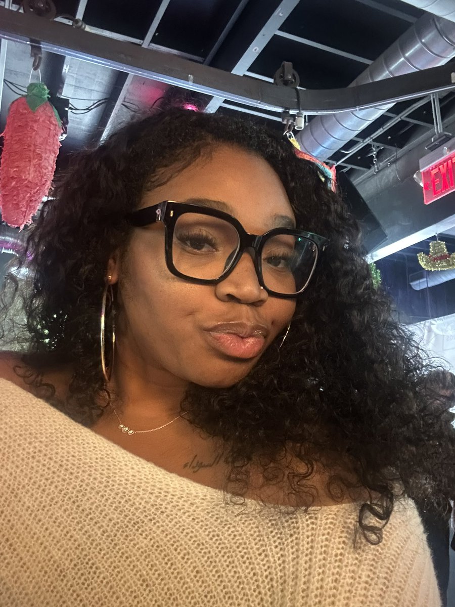 slay_szalayyy's tweet photo. another year of being this fine. 💋✨ #28 #birthdayrecap https://t.co/JI20cLAumc