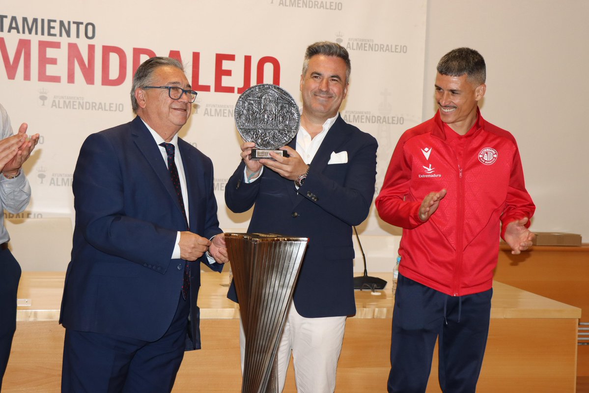 CD EXTREMADURA tweet media