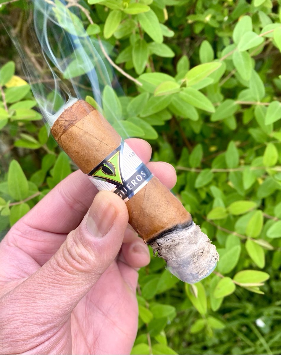 giochan4's tweet photo. #cubancigar #cubancigars #cuban #habanos  
#cigar #cigars https://t.co/SuVH1K7n0X