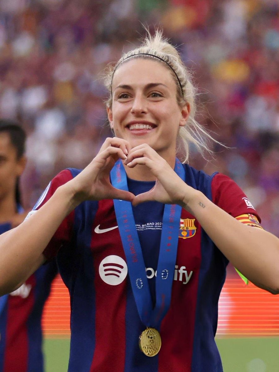 Chafcb9's tweet photo. voici 4 photos d’Alexia Putellas qu’on peut plutôt choisir quand on est un média barca qui donne des infos sur des joueuses https://t.co/pnuXgttPTr