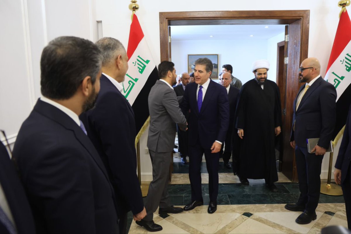 #الشيخ_الأمين يستقبل رئيس إقليمِ كردستان نجيرفانَ بارزاني والوفدَ المرافقَ له، حيثُ جرى التأكيدُ على الإسراعِ بتشكيلِ الحكومة ضمنَ المهلِ الدستورية، وتبادل وجهاتِ النظرِ لدعمِ الديمقراطية، معَ التشديدِ على تشكيل حكومةٍ قادرةٍ على مواجهةِ التحدياتِ ودعمِ الشراكةِ الوطنية.