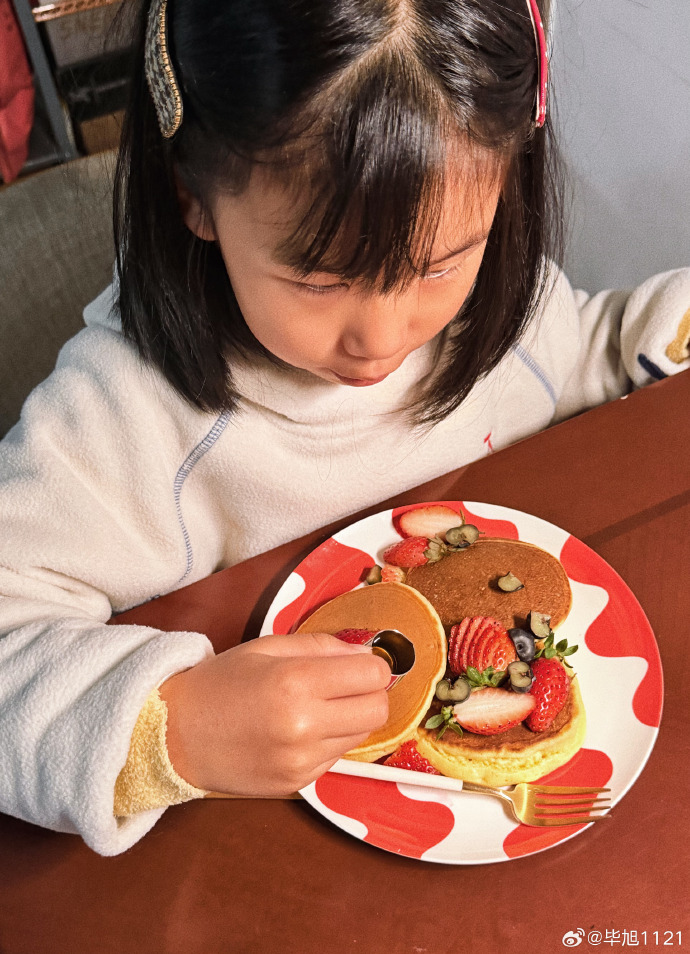 amukherjee532's tweet image. Sunday morning = pancakes + board games + messy grins with my favorite crew.  #FamilyTime #SimpleJoys
