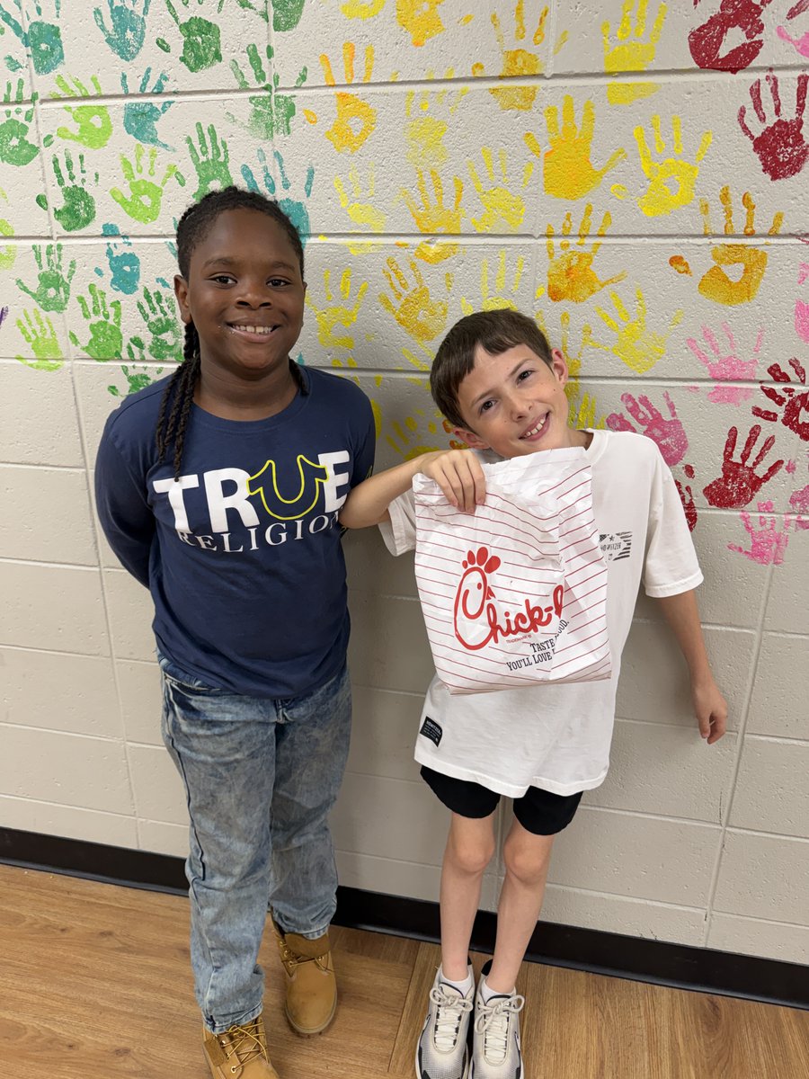 NettletonSTEAMe's tweet photo. Congratulations to these students for entering the 50 Point Club in Accelerated Reader and earning a free lunch!! We are so proud of you. Keep reading!! 📚📚
#STEAMe #AcceleratedReader #FiftyPointClub #BuildingLifelongReaders https://t.co/V7zpBFD3G3