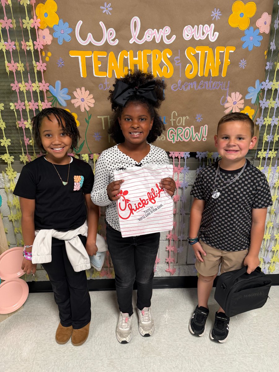 NettletonSTEAMe's tweet photo. Congratulations to these students for entering the 50 Point Club in Accelerated Reader and earning a free lunch!! We are so proud of you. Keep reading!! 📚📚
#STEAMe #AcceleratedReader #FiftyPointClub #BuildingLifelongReaders https://t.co/V7zpBFD3G3