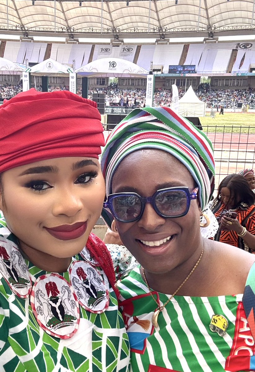 is_salsu's tweet photo. Always happy to see my Sister @Oreoluwa_Finnih ❤️
SA SDG Edo and SA SDG Lagos. https://t.co/13OIX1Jeu1