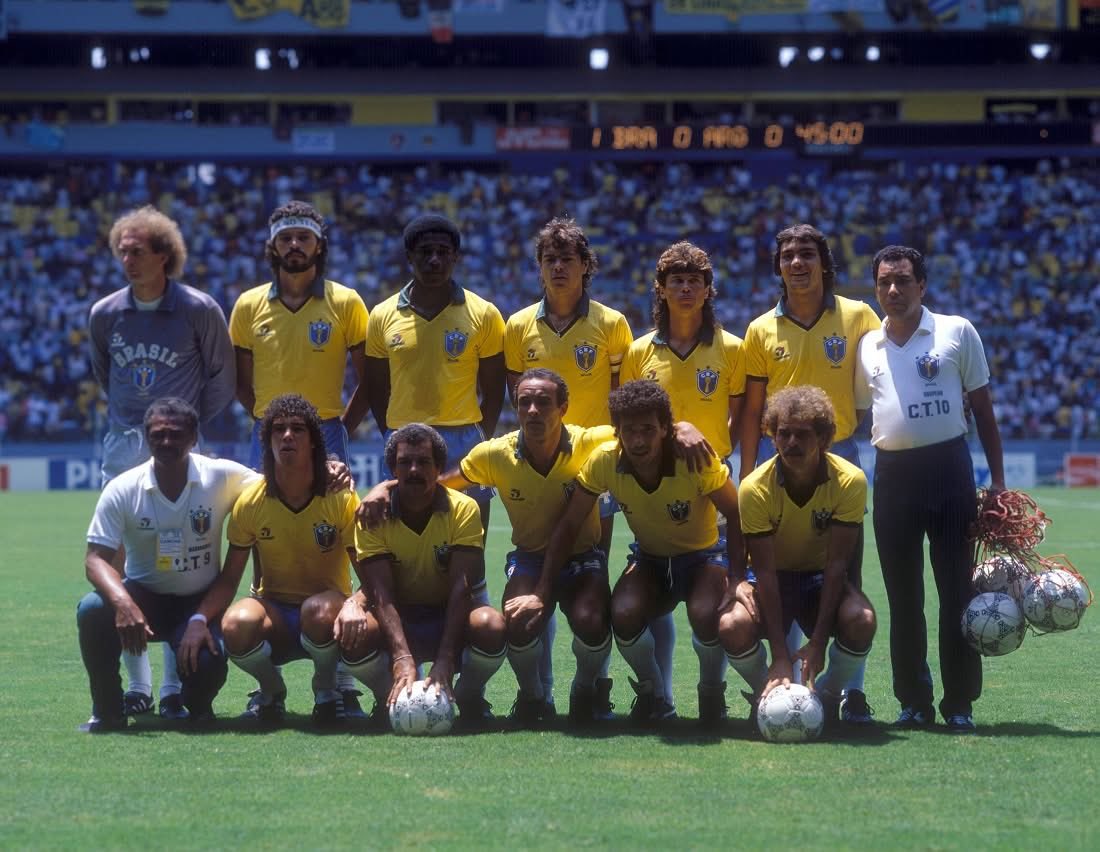 futebol__brazil's tweet image. #Brazil🇧🇷1986 #Guadalajara 
#WorldCup #Mexico🇲🇽

Standing (from left): Carlos, Sócrates, Julio César, Edinho, Edson, Branco.
Kneeling: Walter Casagrande, Júnior, Elzo, Careca, Alemão.