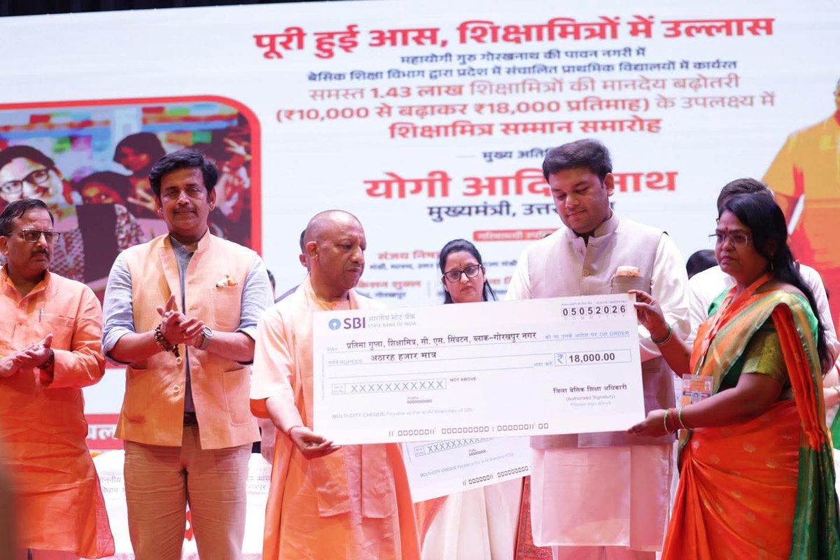 आज के सम्मान समारोह ने "ईर्ष्यालु प्रवृत्ति" के उन लोगों को बेमौत मार डाला जो शिक्षामित्रों को "शिक्षक" मानते ही नहीं थे।

ये है "योगी जी" की आज की उपलब्धि।

<a href="/askrajeshsahu/">Rajesh Sahu</a>
<a href="/ANI/">ANI</a>
<a href="/BasicshikshakC/">Basic Shiksha Parishad LIVE 🎤 NEWS</a> <a href="/bstvlive/">भारत समाचार | Bharat Samachar</a> <a href="/CMOfficeUP/">CM Office, GoUP</a> <a href="/htTweets/">Hindustan Times</a> <a href="/UPBasicShiksha/">बेसिक शिक्षा उत्तर प्रदेश</a> <a href="/RajeshShukUPPSS/">Rajesh Shukla</a> <a href="/thisissanjubjp/">Sandeep Singh</a>