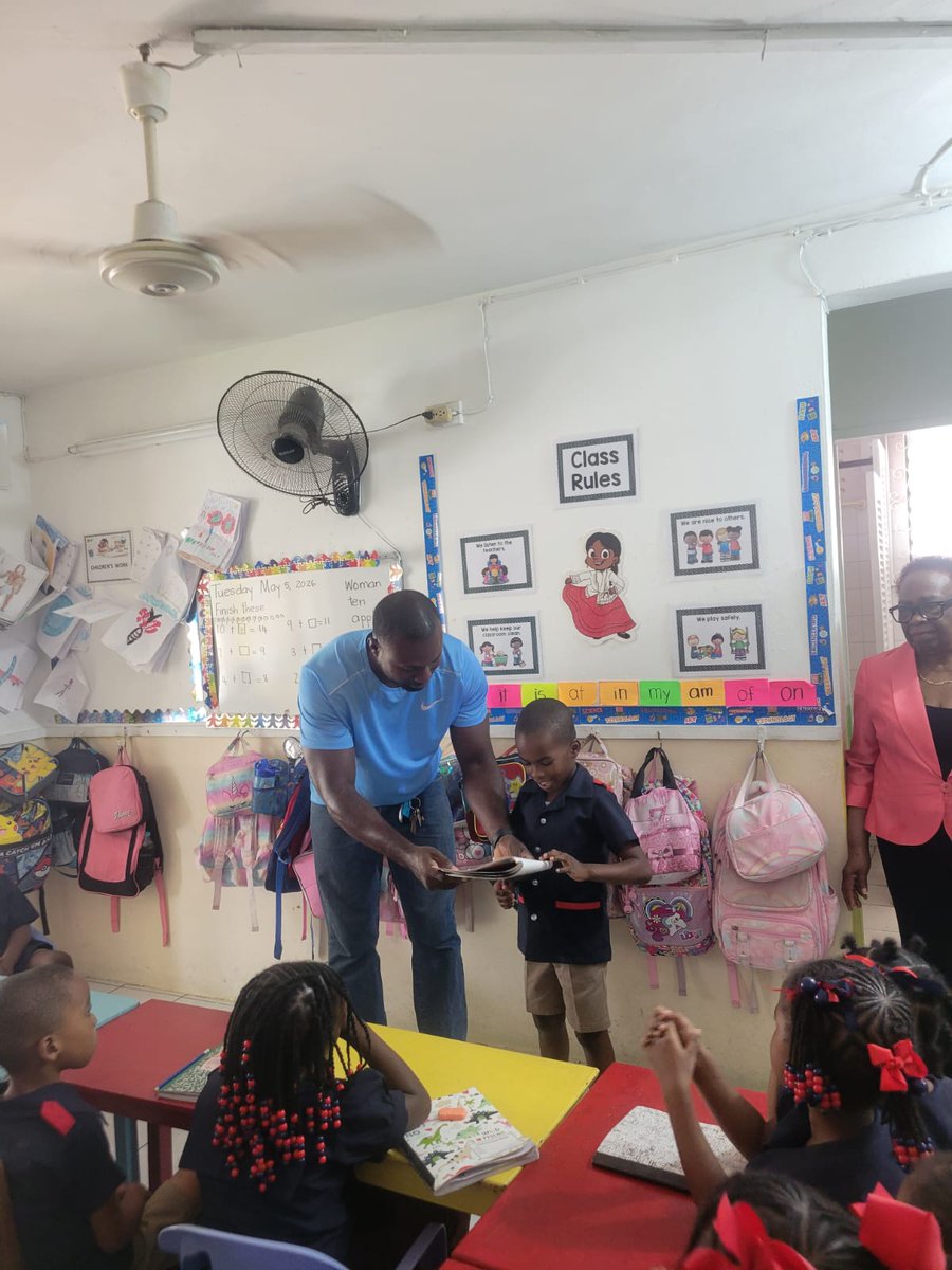 Stcy14226538's tweet photo. I love seeing the daddies participating in activities. Big up daddy for taking time out to participate in #ReadAcrossJamaica. #12StandardsMatter #ReadingMatters #ParentingMatters #Read4JA https://t.co/4ICd9m2O19