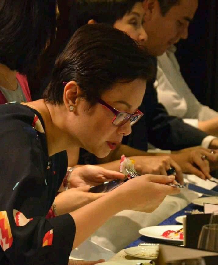 BenificentGirl's tweet photo. A very short AshLea au as a sign of longing for them. 😩🤍 Thanking this wonderful hooman too for giving me this idea.
Aila Ramirez (SG) is a contestant at the Competition where she met the infamous Chef Carmelle Tolentino herself. (LS)
#AshLea #BenificentGirl #SarahG #LeaS https://t.co/FPDkWTjpL9