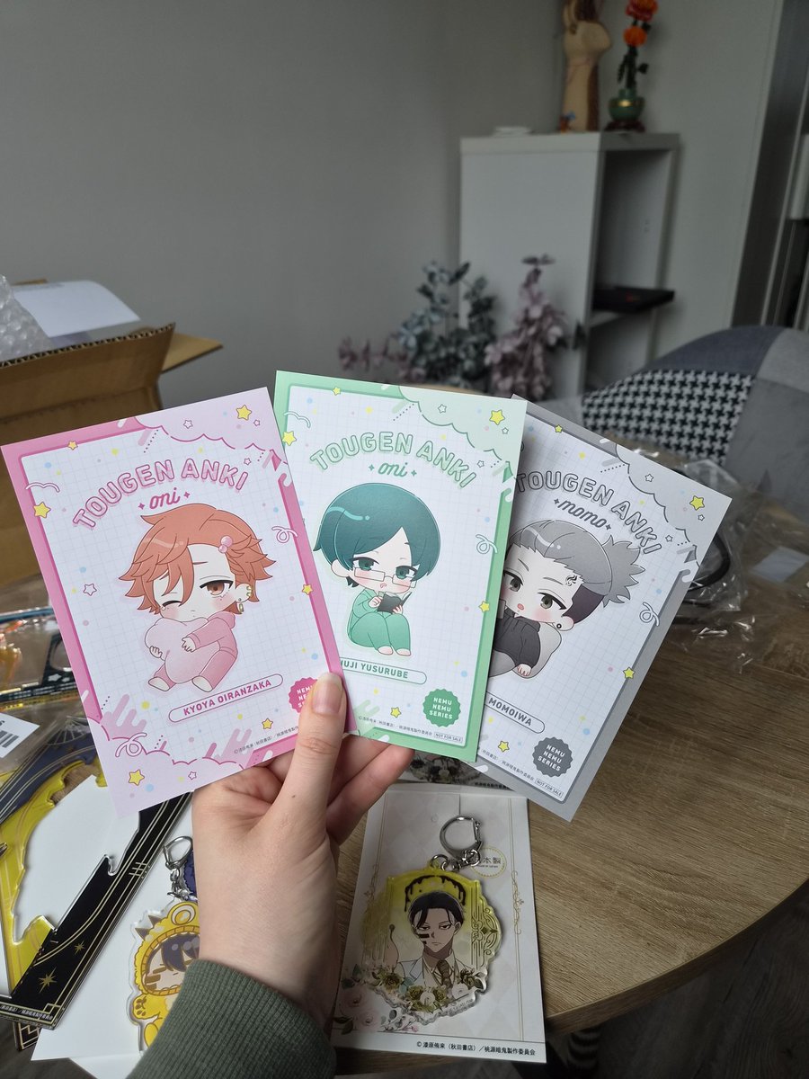 Umiko49's tweet photo. Waaah j'ai même eu un petit bonus. Bon, clairement pas mes perso pref (le dernier est même un immense sac à merde) mais ça fait plaisir. https://t.co/TMxnpubHsH