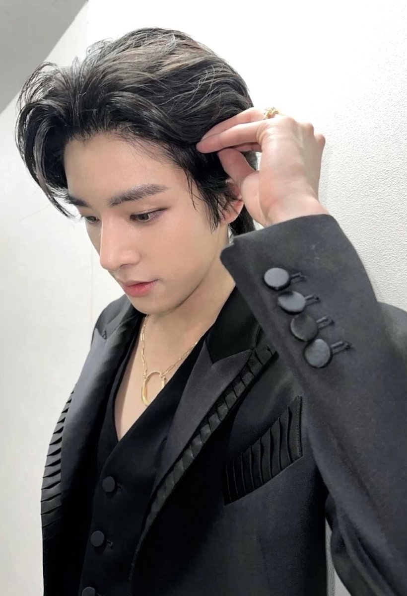 เด็กคนนั้น       โตมา        เป็นคนสวย