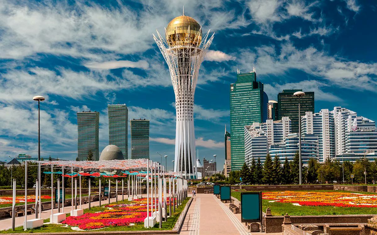nexta_tv's tweet photo. Kazakhstan is building a data hub and moving away from Russian energy

Kazakhstan plans to build a major data center worth up to $3 billion.

The project will be implemented by European and American companies. A gas-fired power plant with a capacity of up to 250 MW will be built to support it.

Authorities are betting on the development and export of digital services. The first facilities are expected to launch as early as 2027.

In addition, Kazakhstan is preparing to stop importing electricity from Russia.

According to the deputy energy minister, this could happen next year thanks to increased domestic capacity.