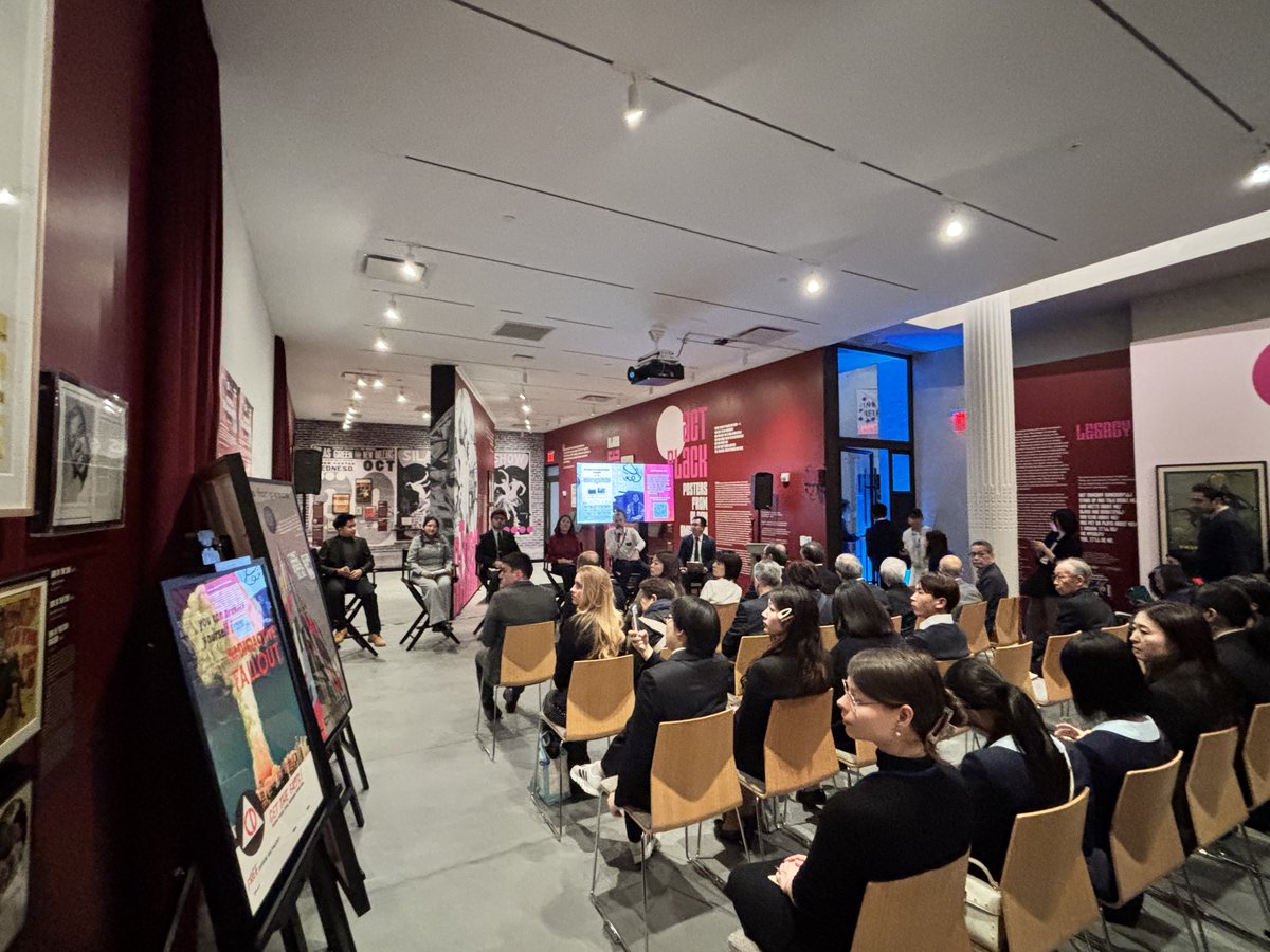 JapanMissionUN's tweet image. On 4/30, #Japan &amp;amp; @UN_Disarmament co-organized a reception inviting Hiroshima &amp;amp; Nagasaki delegations incl. youth, Japanese NGOs, UN officials &amp;amp; more at Poster House Museum in NY. The event highlighted role of youth in nuclear disarmament w/examples &amp;amp; achievements of #YLF program.