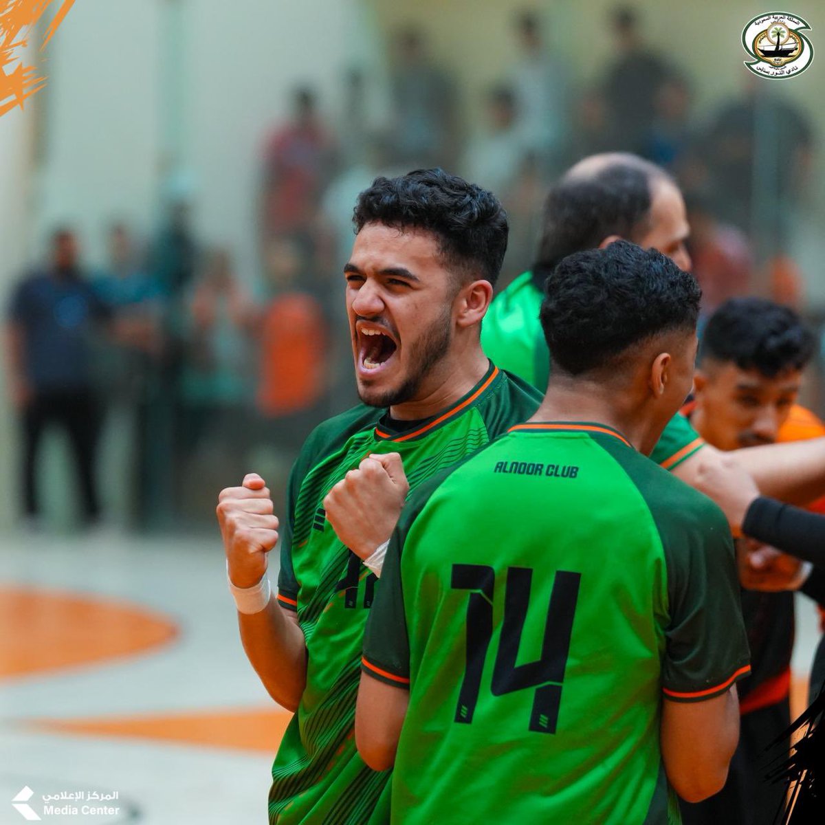AlNoor_SC's tweet photo. أنتم أبطال اليوم .. 🥇
صناعة الفرح لا تأتي صدفة، بل تُبنى بالعزيمة، والانضباط، وروح الفريق 💪

فخورين بكل جهد قُدم، وكل لحظة كفاح داخل الملعب 👏

🖤💚🧡 https://t.co/AaGbqyPhaa