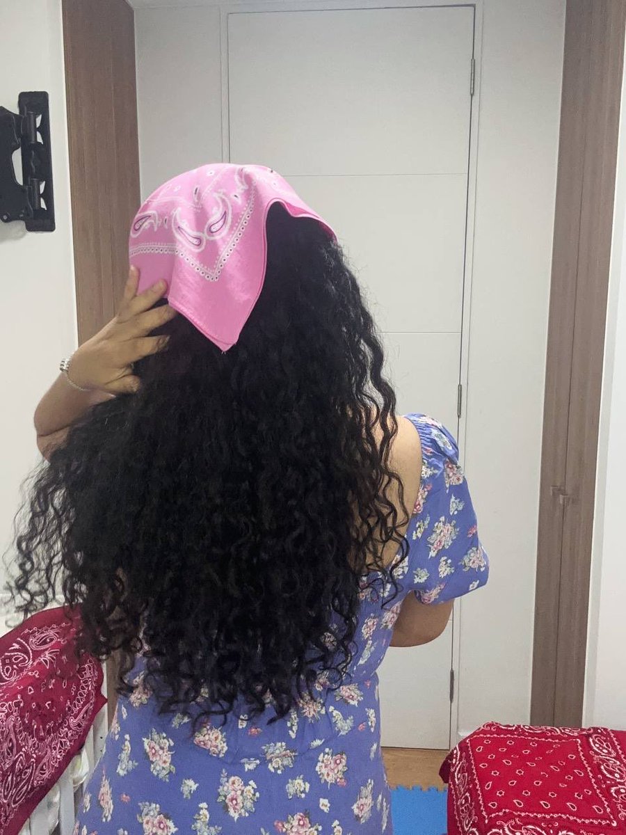 curly_maamii's tweet image. Floral vibes only 🌸 

#beautygirl #style #bandanagirl #pink #moda #bandanahair #curlyhair