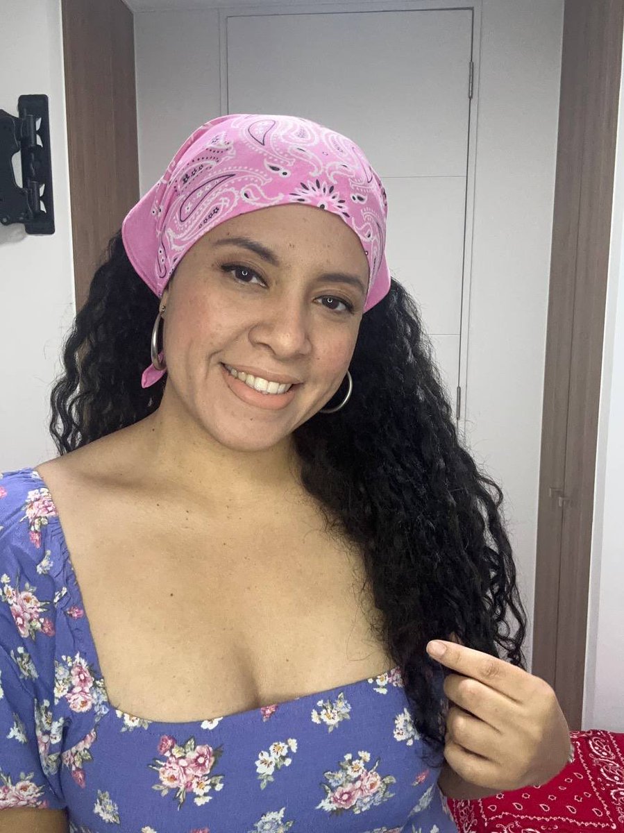 curly_maamii's tweet image. Floral vibes only 🌸 

#beautygirl #style #bandanagirl #pink #moda #bandanahair #curlyhair