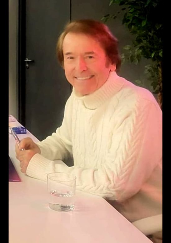 Elenamoscu1's tweet photo. Querido @RAPHAELartista, FELIZ CUMPLEAÑOS!
Mis mejores deseos de lo más hermoso, cariñoso y feliz son para tí. Buena salud y un día espléndido en la República Dominicana. Que tengas una GRAN NOCHE mañana en Santo Domingo. #FelizCumpleRaphael. https://t.co/qA63IUu0I0