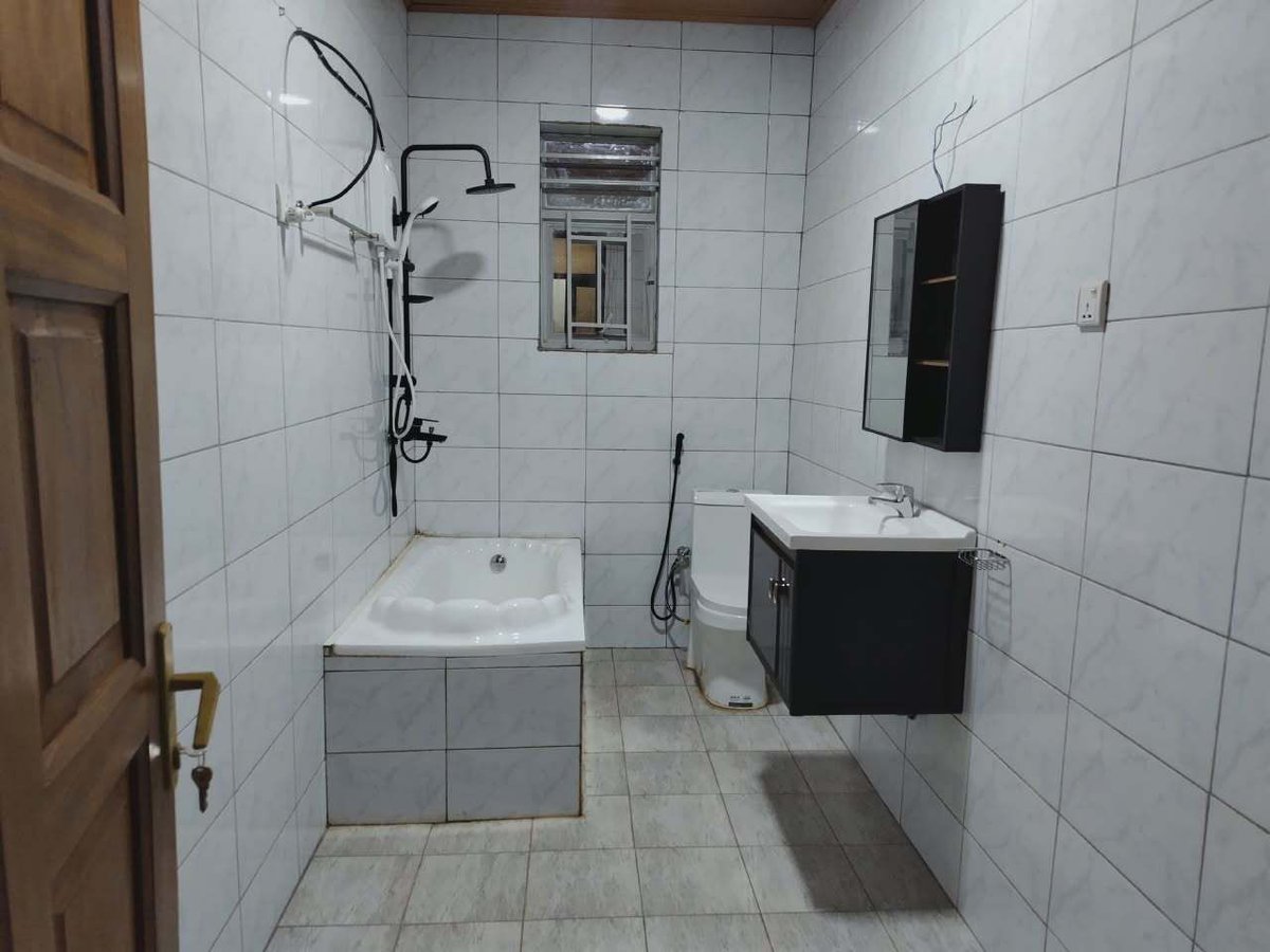 HouseInRwanda's tweet image. 🏠Kigali Beautiful house for sale in Rusororo🆕 

💸Price: 220,000,000 RWF /sale
🛏️Bedrooms: 5
🛀Bathrooms: 3
🛋️Enough Parking Space

For further details:👇houseinrwanda.com/property/sale/…

#house #sale #kigali