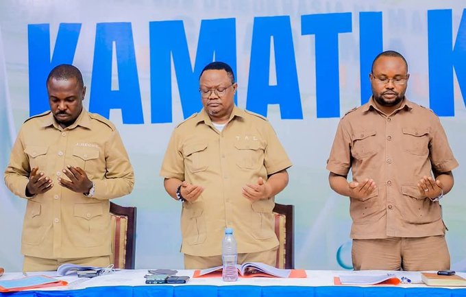 SHIKILIENI HAPO HAPO!

Chama cha Demokrasia na Maendeleo <a href="/ChademaTZ2/">Chadema Tanzania</a> kinafanya shughuli nyingi kwa wakati mmoja pengine bila hata kujua, chama hiki kimerudisha matumaini ya ukombozi kwa wananchi baada ya miaka zaidi ya 64.

Chadema imekuja kuwafumbua macho wananchi waliokuwa