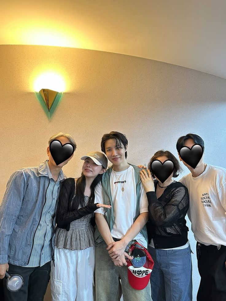 Yoonstarboy's tweet photo. IM SO SADDD HES TALLER THAN BOTH OF THEM NOW 😢💔😢😢💔💔😢 https://t.co/PFmN8FrC3E