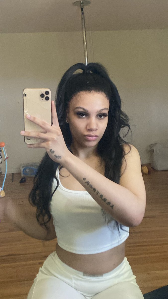 mamasopretty🦶🏼🍑 tweet media