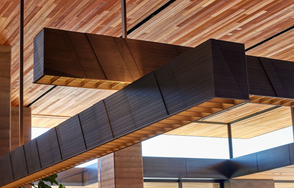 DrewettWorks's tweet photo. To moderate the vertical height of this kitchen, C.P. Drewett and David Michael Miller devised a pair of linear pendant lights in machined bronze and ribbed glass. The ceiling is Douglas fir.

To enjoy the entire project, follow the link >> https://t.co/4bX0WwSglQ https://t.co/iPPpgOP7EX