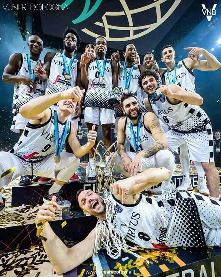 VuNereBologna's tweet photo. 📅 5 Maggio 2019: ad Anversa la Virtus Bologna vince la Basketball Champions League 🏆🇪🇺 https://t.co/HlfJEdxSiI