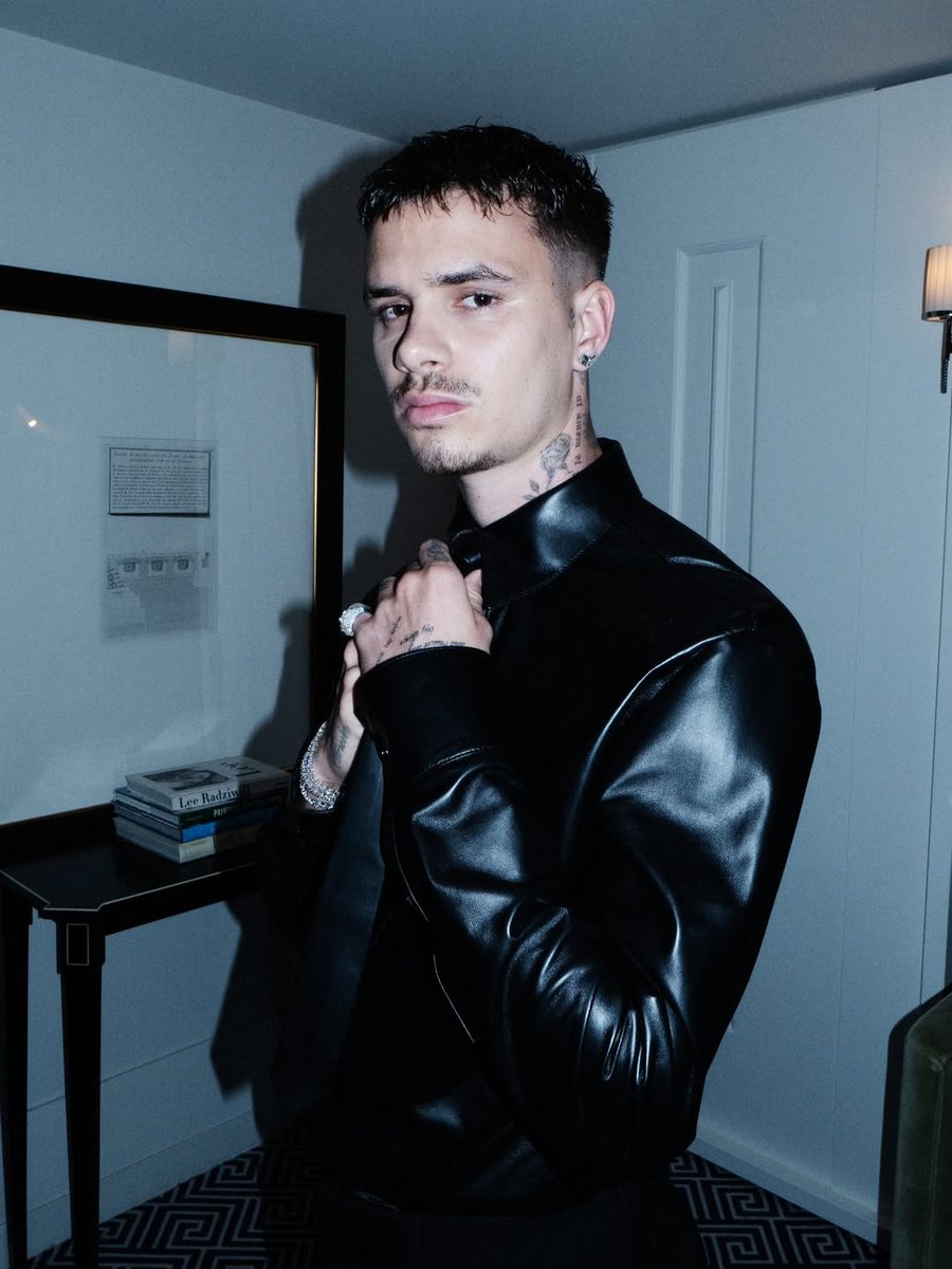 popbackupp's tweet photo. romeo beckham in burberry for met gala https://t.co/aMVEEyzyar