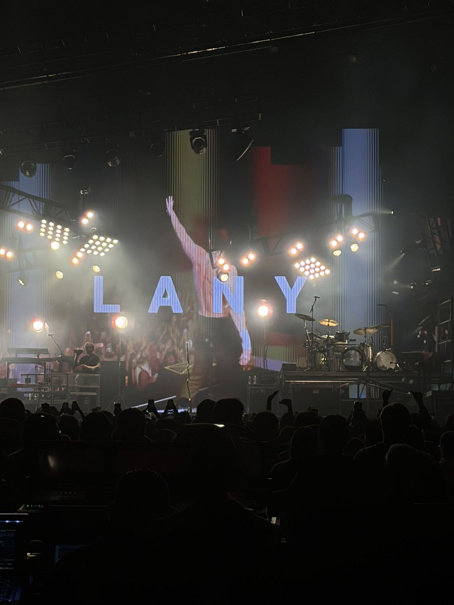 row_poo's tweet photo. LANY https://t.co/heboHOgHih