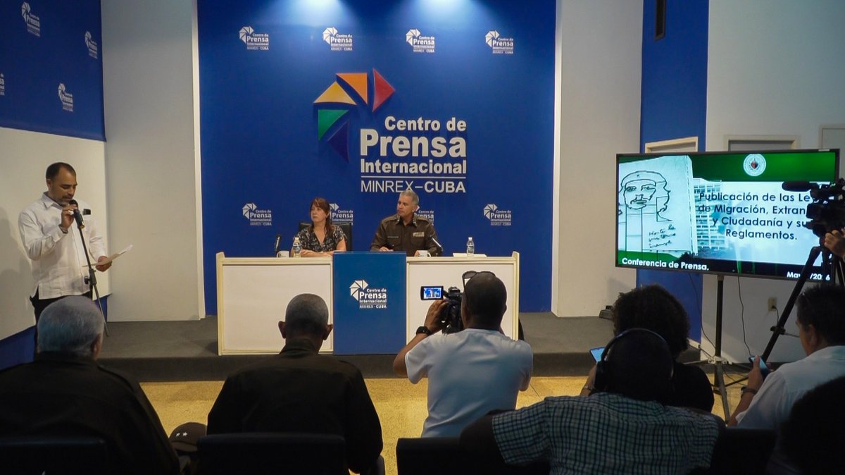 NacionyEmig's tweet photo. 🇨🇺 | #Cuba anunció nuevo sistema migratorio

🔗👇🏻Video íntegro de la Conferencia de Prensa:

https://t.co/XuET5l9Q1v

📌ℹ️ Se responderán dudas al respecto en los comentarios de la publicación en nuestro perfil en Facebook.

#JuntosXCuba https://t.co/Oz4DKac4IM