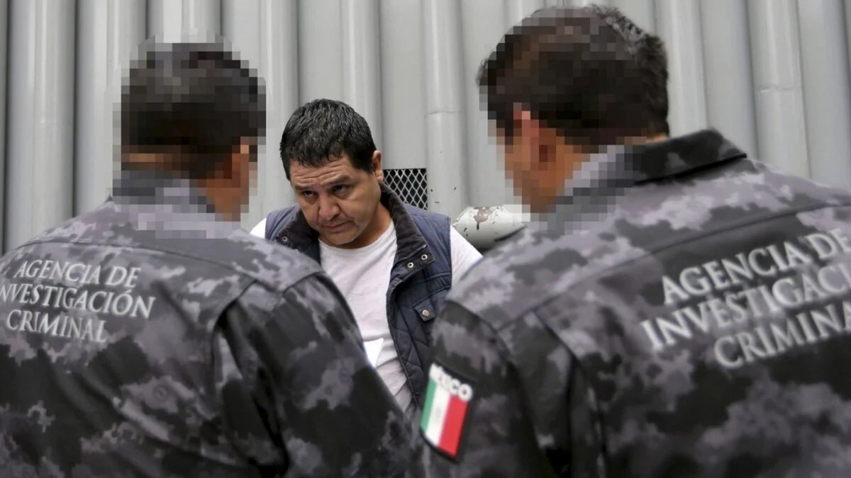 Para incriminarlo, se usó a un  testigo protegido conocido como "Juan". Los documentos demuestran una cadena de mando alterada y la asimetría en la evaluación de las responsabilidades del caso. losangelespress.org/investigacione…