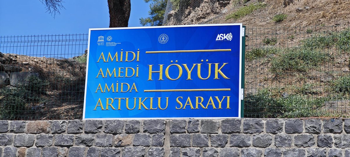 mahmutbozarslan's tweet photo. Kadim Şehrin Silinmez İmzası: Amida’dan Amed’e Diyarbakır

‘Amed’ ismi üzerinde tepinenler, yok sayanlar, bakın ‘Amed’ ismi nereden geliyor?

Ben demiyorum devletin bakanlığının tabelasında var… Biraz tarih okuyun, öğrenirsiniz…

#Amed #Diyarbakır #KültürelMiras #Tarih #Amida https://t.co/ub2v4sHIeY