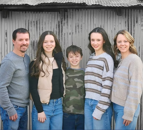 Unit50Schools's tweet photo. Help us in Sharing the Pride and Purpose Story Series as we look at the people and traditions that make Teutopolis extraordinary. Story #10: Finding Their Voice: The Wernsing Family - https://t.co/13frfG4zU7 https://t.co/r8V8J7HunM