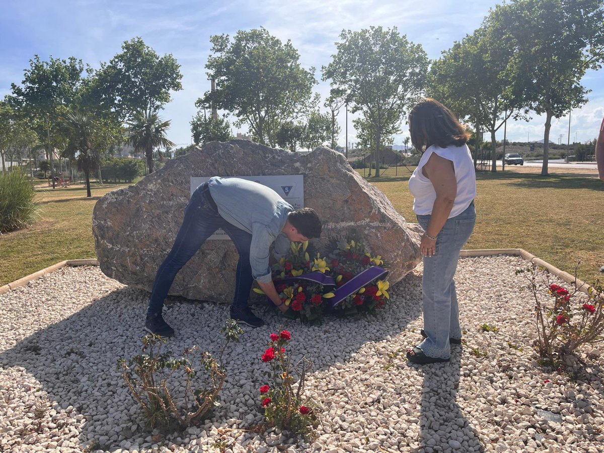 PSOEAguilas's tweet photo. ❤️ Hoy recordamos a los vecinos de Águilas que sufrieron persecución, prisión o muerte en los campos de concentración nazis por defender los ideales de la democracia y la libertad. https://t.co/Zw5BW5xvOe