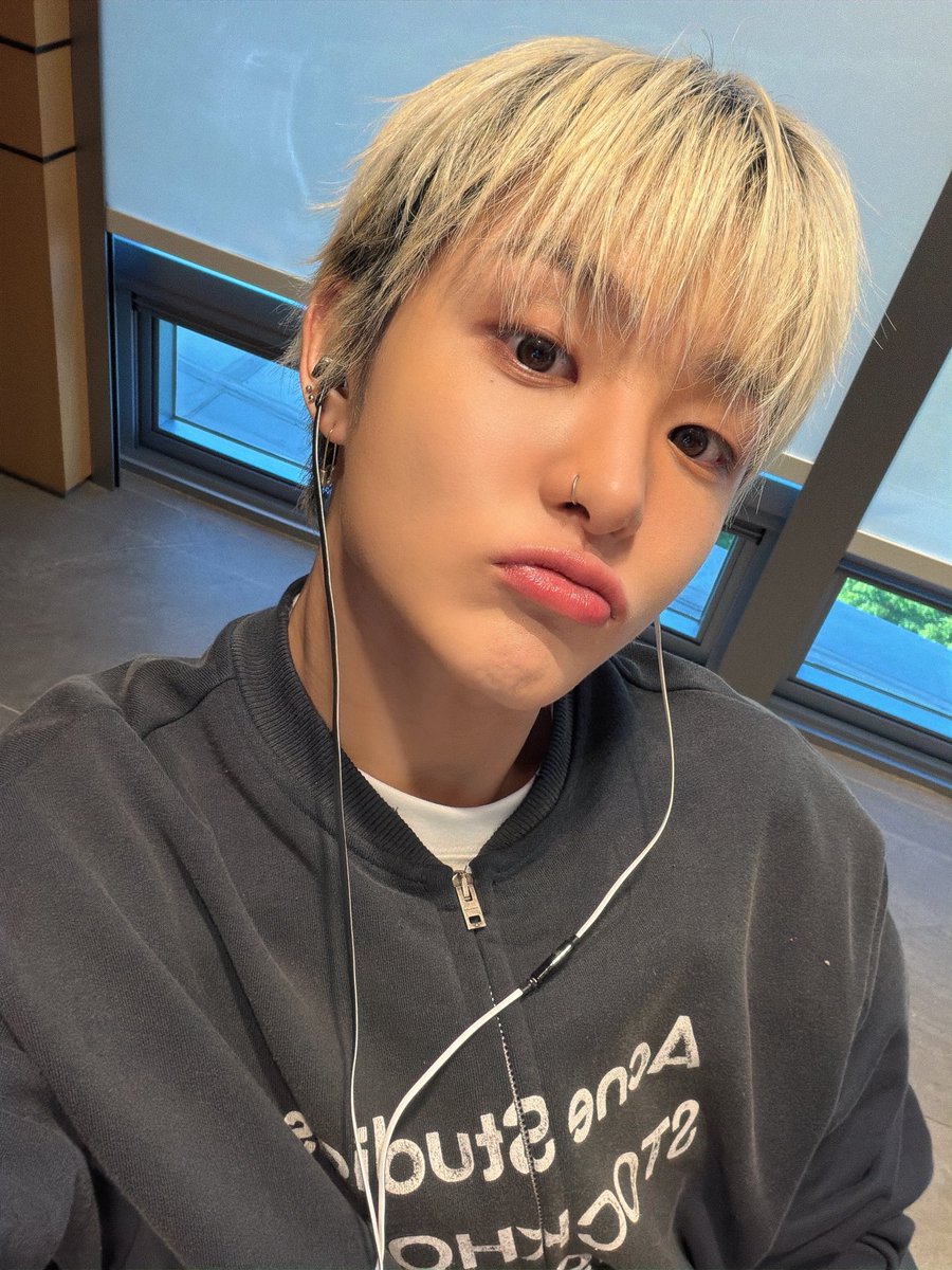 JIHOON UPDATE 🐾

🐶 take my love