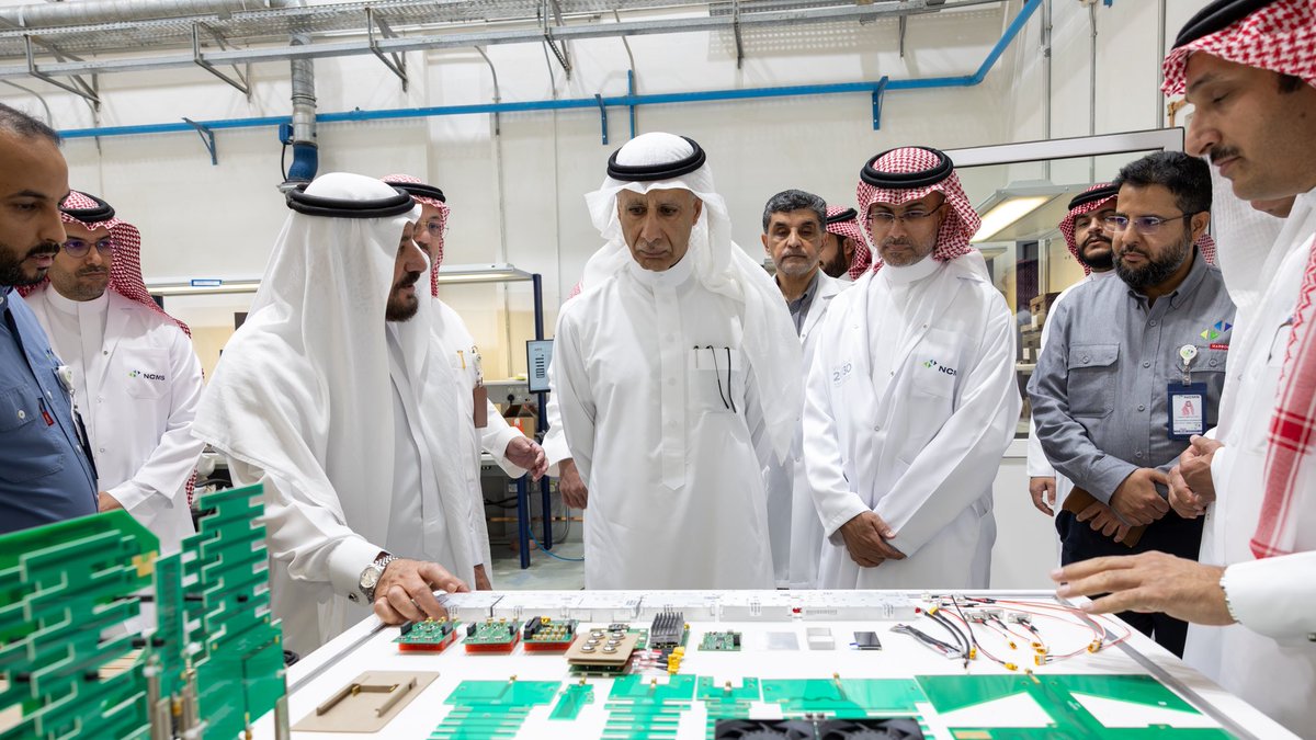 ncms_ksa's tweet photo. تشرفت NCMS بزيارة معالي م.أحمد العوهلي،محافظ الهيئة العامة للصناعات العسكرية،وكان في استقباله معالي د.فالح السليمان، محافظ الهيئة العامة للتطوير الدفاعي رئيس مجلس الإدارة للشركة، بحضور الرئيس التنفيذي م.علي العشبان،حيث اطّلع على قدرات الشركة ومشاريعها والكفاءات الوطنية في مصانعها https://t.co/Z1o7lg1JXq