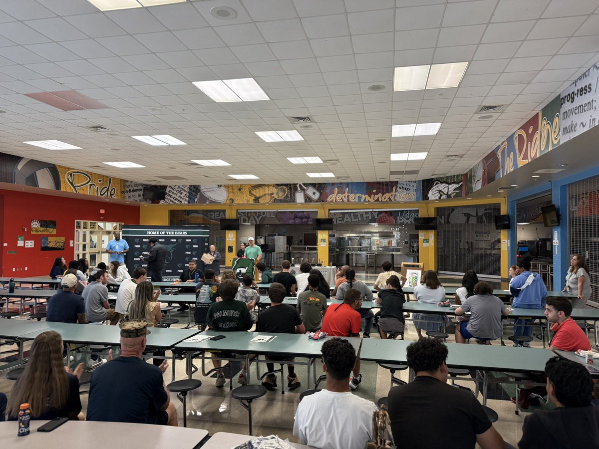 MrMcMillinPRHS's tweet image. Celebrating our incredible Unified athletes tonight at the PRHS Unified Sports Awards! 🏆💚 Your teamwork, dedication, and Bear pride continue to inspire us all. #OneSchoolOneFamily #BetterTogether