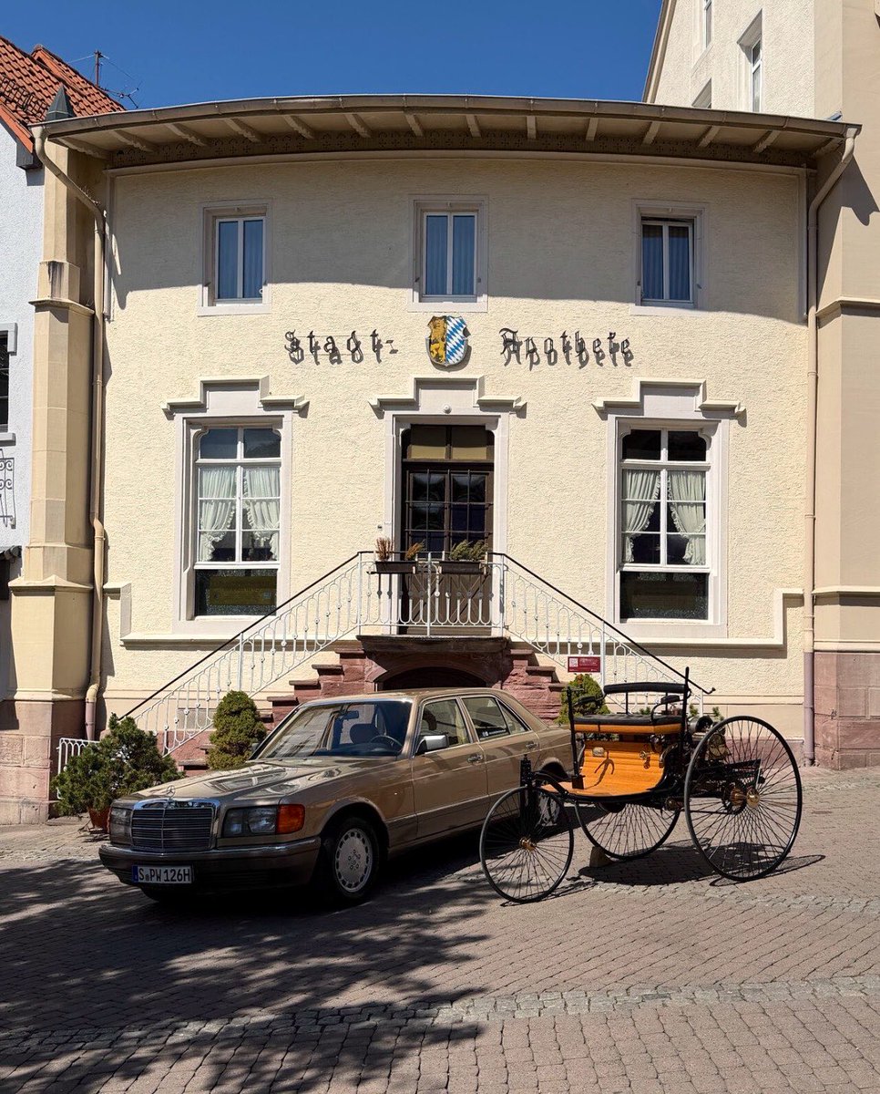 Driver_1314's tweet photo. La primera parada para repostar de la historia.⛽

Se quedó sin combustible… e inventó las gasolineras en 1888, así, sin más. 😎

Feliz 177º cumpleaños, Bertha Benz, adelantando a todo el mundo desde 1849. 🚗

#BerthaBenz #MBClassic https://t.co/XURh1gnjF4