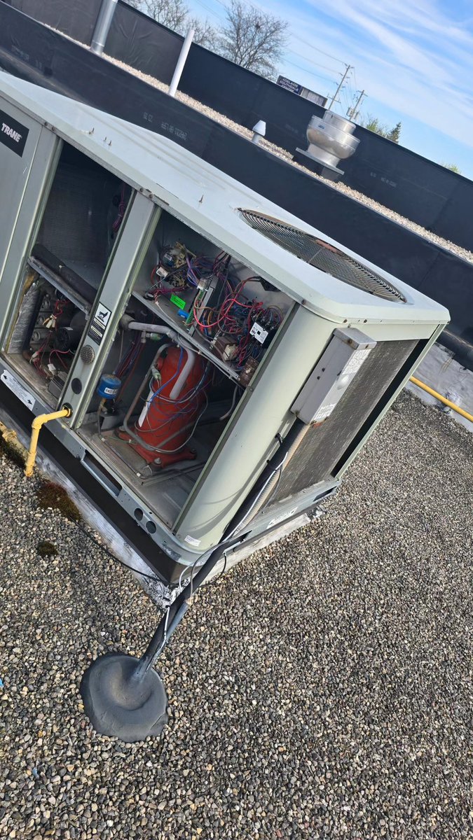 Hawana_ca's tweet image. Different Units, Same Problem: Is Your HVAC "Suffocating"? 🏠🏢
​don't ignore the maintenance and Tune-Up 
​#LdnOnt #StThomasOntario #HVACMaintenance #CommercialHVAC #ResidentialHVAC #HomeSafety #PropertyManagement #HawanaHVAC #CleanAir2026