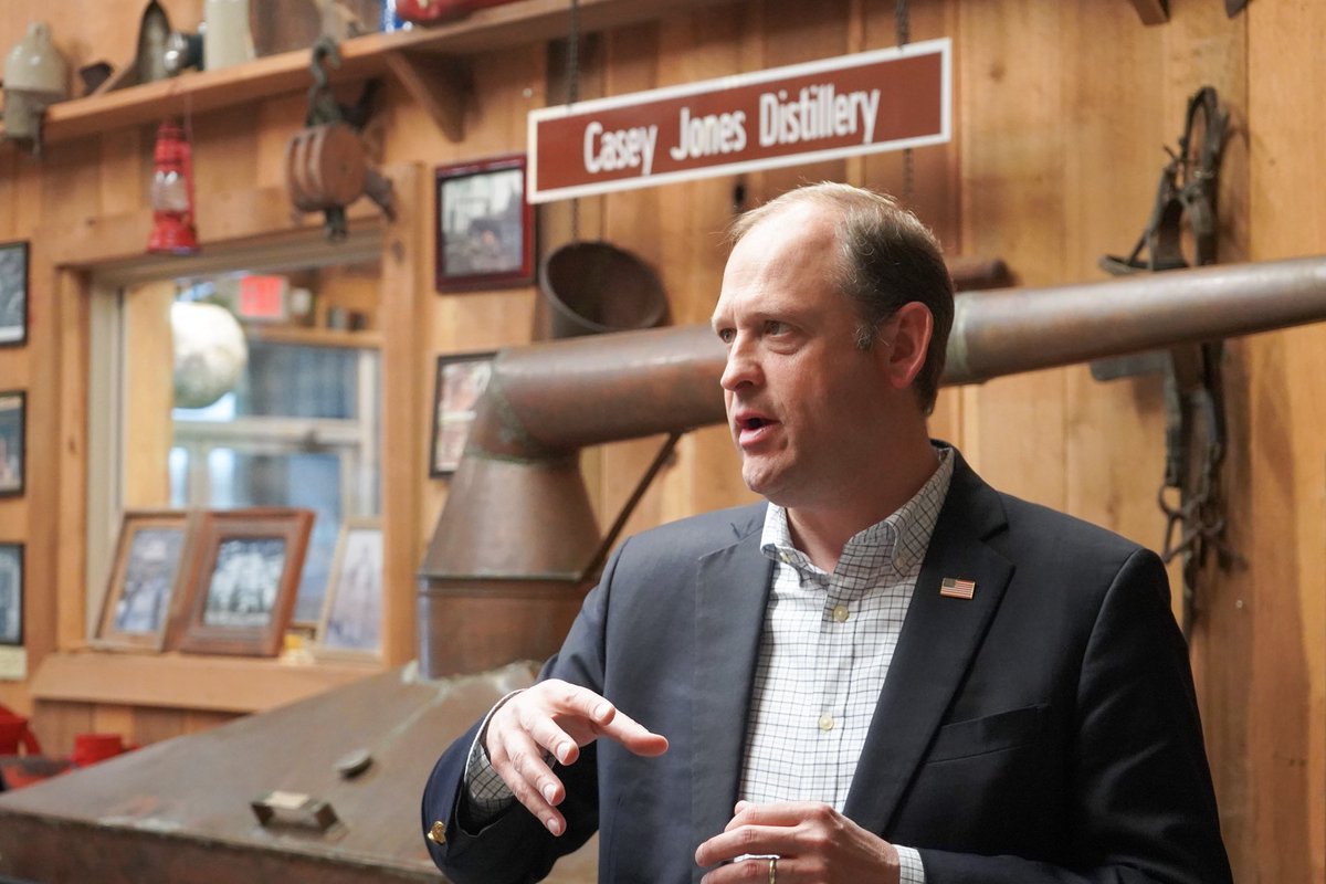 barrforsenate's tweet photo. What a day at @CaseysCut in Hopkinsville. Celebrating President Trump’s big win for bourbon—eliminating UK tariffs after King Charles’ visit. 

Honored to be endorsed and joined today by Senator @KYCraigR and Judge Jerry Gilliam. God bless Kentucky! https://t.co/iD4n0URunx