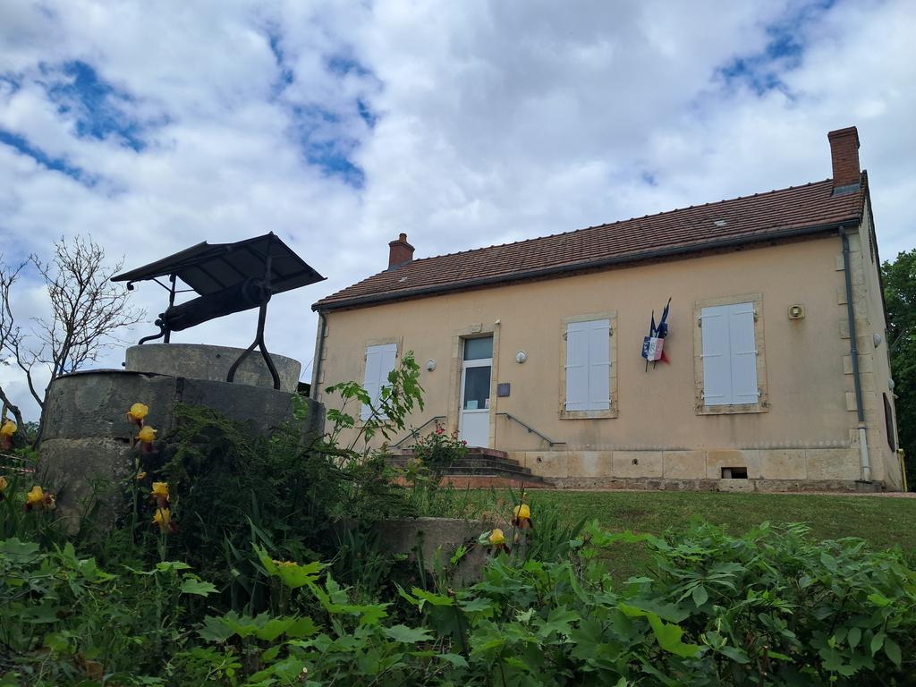 JM_Ferrier's tweet photo. A Gouise @Allierdpt , ni église,  ni cimetière,  les gouisards sont immortels...@AuvergneMarque @Ciel_Paysage @Balade_Sympa @comagri_france @PAC1515 @Hadrien6321 https://t.co/WIIPmO56pC