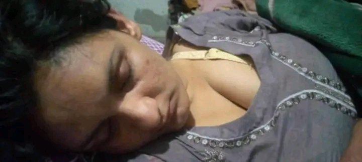maakayar5823820's tweet photo. کسی بھی گھر میں انسیسٹ جیسی بغیرتی کی شروعات تب ہی ہوتی ہے جب گھر میں  عورتیں اتنی آزاد خیال ہو کر سب کے درمیان ایسے سو جاتی ہیں کہ پیٹ ننگا ہو, بنڈ آدھی شلوار سے باہر ہو، گلے سے ممے باہر نکلے ہوں. جب بے ہودگی اتنی بڑھ جائے گی تو گھر کے مرد انسیسٹ بننا ہی بہتر سمجھتے ہیں! https://t.co/AuQjAhvXDf