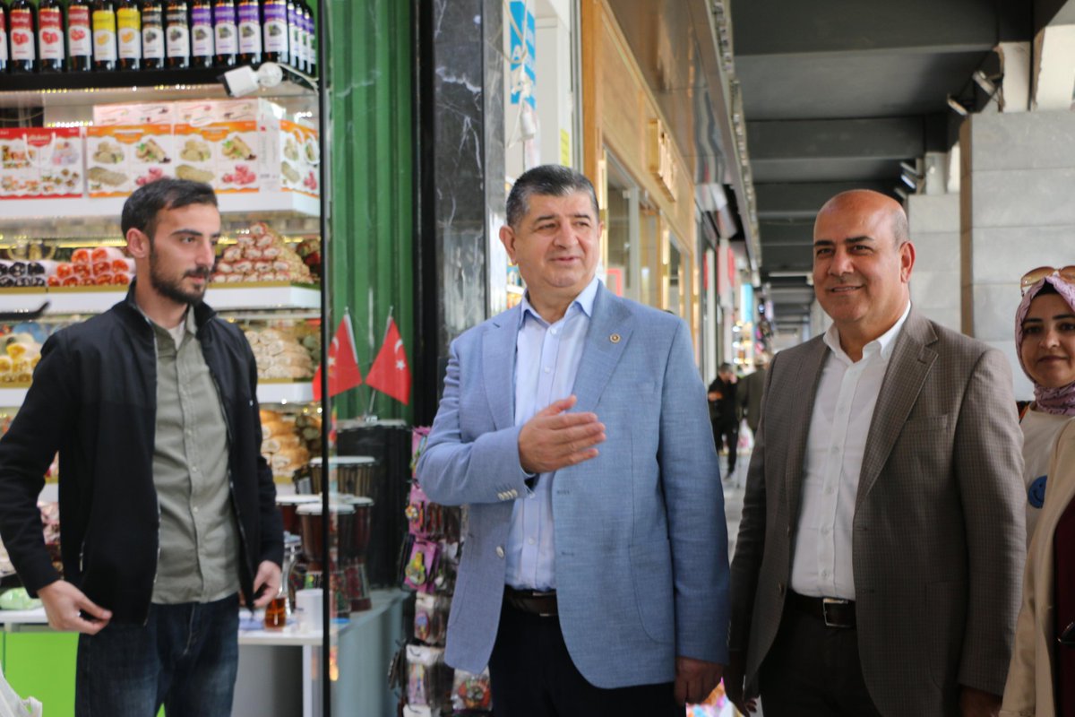 IsmailMinta's tweet photo. CHP Antalya Milletvekilimiz Sn. Cavit ARI, İlçe Başkanımız Sn. Sedat KARAKAYA, İlçe Kadın kolu Başkanımız Sn. Ayşegül ÇELEBİ, Belediye meclis üyemiz Sn. Sema ÖZDEMİR ve İlçe Yöneticilerimizle birlikte Esnaflarımızı ziyaret edip hayırlı işler diledik. https://t.co/z1RjjsXI0M
