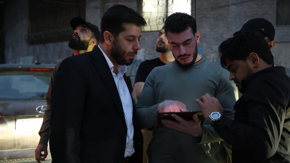 syrianmoi's tweet photo. نجحت الوحدات المختصة في وزارة الداخلية، بالتعاون مع جهاز الاستخبارات العامة، في توجيه ضربة استباقية قاصمة لمخطط إرهابي كان يستهدف أمن البلاد ورموزها https://t.co/3B1FFiwZAJ