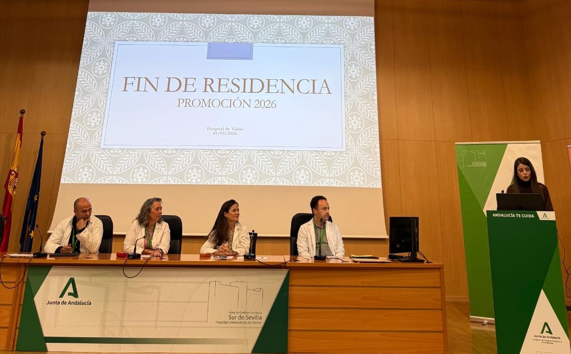 AGSSurSevilla's tweet photo. 🎓 El #HospitalValme despide a su promoción 2026: 54 nuevos especialistas culminan su formación con excelencia. Reconocimiento al esfuerzo, dedicación y al alto nivel alcanzado junto a la implicación de sus tutores https://t.co/twY5AZ8uIe