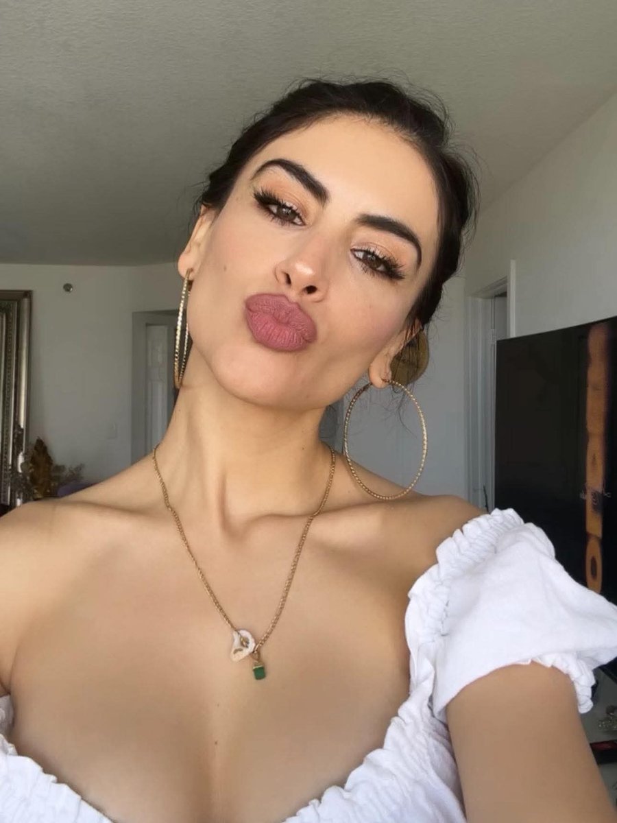 JESSICACEDIELF's tweet photo. Martes... Ni te cases ni te embarques🤭 https://t.co/uYenHD6Pkz