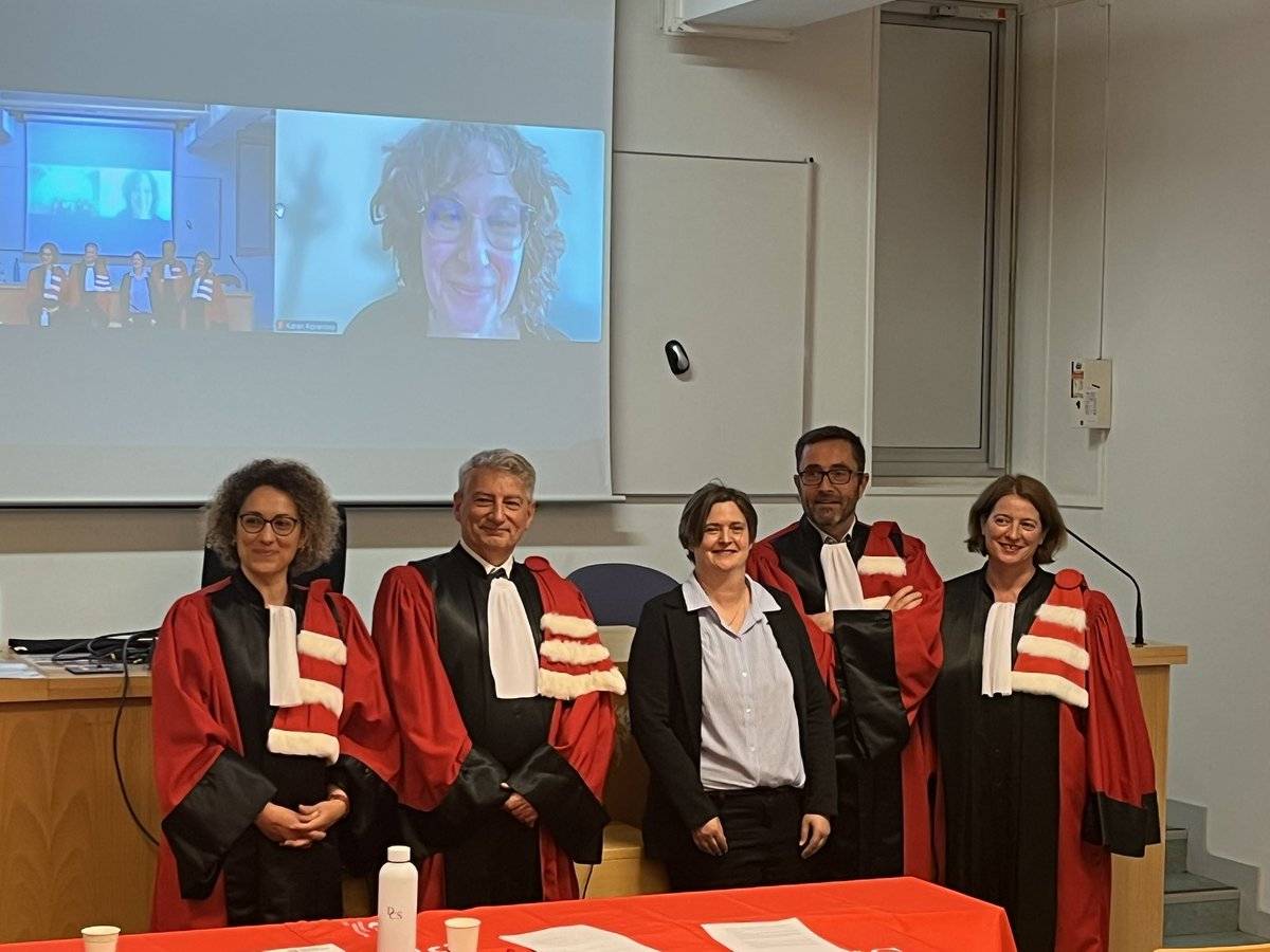 Eric_Anceau's tweet photo. On devrait systématiquement siéger en toge lors des jurys de thèses comme nos collègues et amis juristes ! https://t.co/jY8CjdSqdo